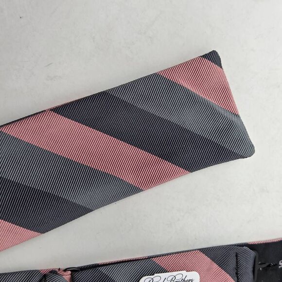 BROOKS BROTHERS BLACK FLEECE SILK BLEND BOW TIE GRAY PINK REPP STRIPE 1.75\